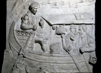 Arte romana: "Soldados romanos em um navio durante a primeira guerra em Dacia" Molde de 1862 reproduzindo os baixos-relevos da coluna de Trajano (Colonna Traiana) em Roma construída durante o reinado do Imperador Trajano (53-117). A coluna de Trajano comem