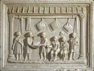 Arte romana: molde representando um tecido e tapeçarias. A partir de um original do século II d.C. (baixo relevo)
