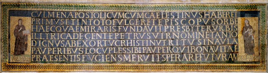 Arte romana: mosaico com a dedicação a Santa Sabina, mártir cristã do século II. Tem os nomes de Pedro de Illyria (Pietro d