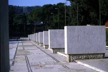 Roma, Foro Itálico. O beco da glória. Cada pedra tem uma inscrição que lembra uma vitória.