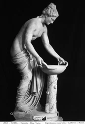 Estátua retratando um Danaide (mármore)