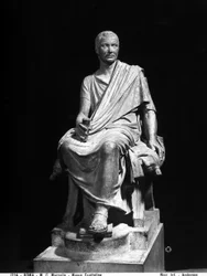 Estátua de Marcelo Cláudio Marcelo (c.268-208BC) (mármore)