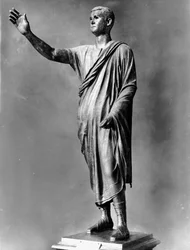 Estátua de um orador romano (bronze)