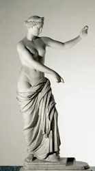 Vénus de Cápua com um espelho (escultura em mármore a partir de um original grego dos séculos IV-III a.C.)