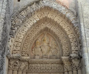 Cristo na glória entre São Paulo e São Pedro, falso portal (escultura