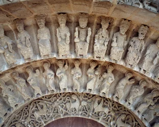 Detalhe das esculturas do portal sul