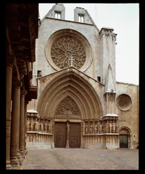 Arte Românica e Gótica: fachada do Catedrático Sainte Thecle (Sainte-Thecle) em Tarragona