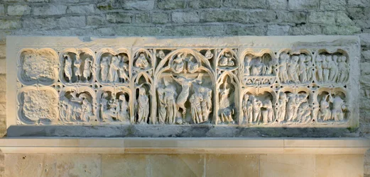 Arte românica: retábulo representando várias cenas do Evangelho
