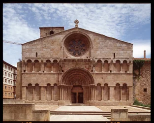 Arte românica: vista da igreja de São Domingos (Iglesia de Santo Domingo, igreja de São Domingos) Soria do século XII, Espanha