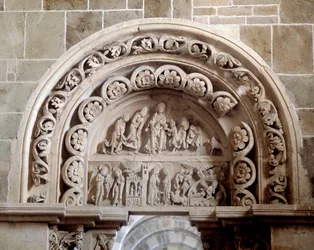 Portal Sul: a anunciação, a visitação, a natividade e a adoração de magos (escultura)