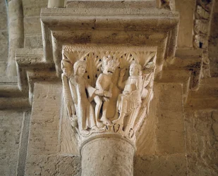 O diabo mostra uma mulher a São Benedito para o tentar, capital do narthex (escultura)