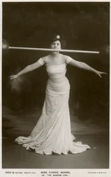 Carrie Moore, actriz australiana, c. 1900.