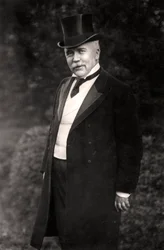 O Rt Hon. Sir Henry Campbell-Bannerman, primeiro ministro da Grã-Bretanha, 1908.