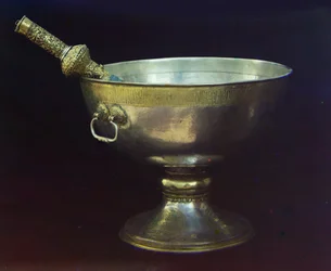 Tigela de água benta. Presente do czar Mikhail Feodorovich Fotografia de Sergei Prokudin-Gorsky, século XVII