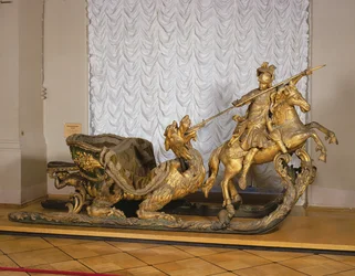 Trenó de Carnaval com a figura de São Jorge (madeira e folha de ouro)