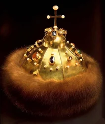 Coroa, oficinas do Kremlin, 1682 (ouro, zibelina e pedras preciosas)