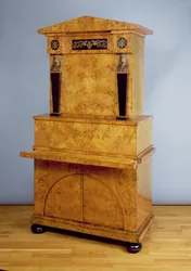 Estante Secretaire, (madeira de bétula careliana)