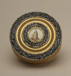 Caixa de rapé com posterior miniatura de um monumento a Catarina II, de Johann Gottlieb Scharff, São Petersburgo, 1776 (ouro, esmalte e pedras preciosas