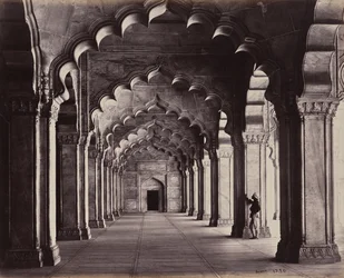 Agra. A Moti Masjid, a Mesquita da Pérola. Vista de toda a nave lateral