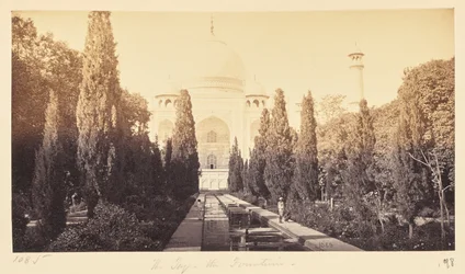 Agra; o Taj, a partir da fonte