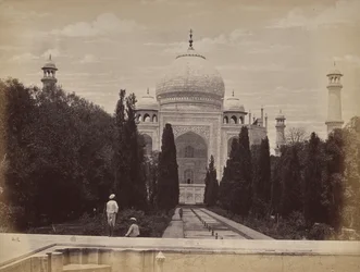 Agra. Vista do Taj diante de Nootkan, a Luz do Mundo, esposa do imperador Akbar, vista do rio