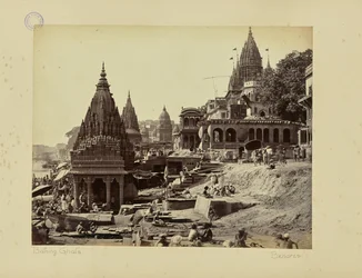 Benares; «Vishnu Pud» e outros templos perto do ghat de cremação
