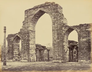 Deli; o Kutub Minar, o Grande Arco e o Pilar de Ferro