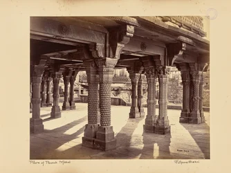 Fatehpur Sikri; pilares esculpidos no Panch Mahal
