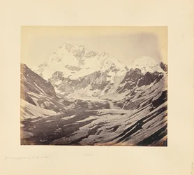 Grande pico nevado, a sul do passo de Hampta