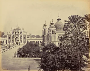 Lucknow; o portão e o jardim da Imambara de Hooseinabad