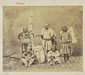 [Trabalhadores da montanha em Shimla com Khiltas e Dandy]