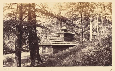 Simla; Templo perto da cascata