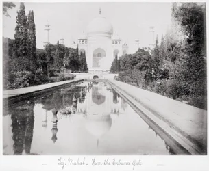 Taj Mahal, visto do portão de entrada