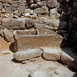 Cultura nuraginesa (nuraghi) Sardo: ruínas da cidade nuraginesa do megalitic site de Su Nuraxi: uma das habitações. 1100-1050 AC. Barumini Sardenha Itália