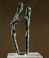Cultura nurágica (nuragues), Sardenha: grupo escultórico de lutadores em bronze. Séculos VIII-VII a.C. Cagliari, Museo Nazionale Archeologico, Sardenha, Itália