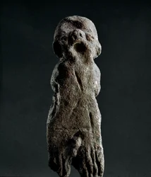 Cultura nurágica (nuragues), sarda: estatueta votiva de terracota proveniente do templo de Abini. Datada do período pré-nurágico (séculos XXV-XVIII a.C.), Eneolítico. Cagliari, Museu Arqueológico Nacional, Sardenha, Itália
