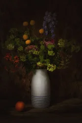 Natureza-morta floral escura