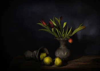 Natureza-morta com peras e tulipas