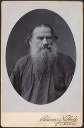Leo Tolstoi, autor russo, 1900