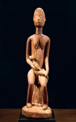 Escultura em madeira representando Mãe e Filho, do Mestre da Maternidade Vermelha, altura 59 cm, arte tribal dogon, Mali