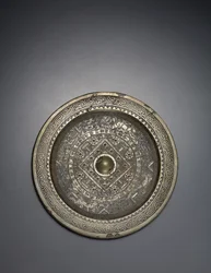 Espelho circular &39;TLV&39;, Dinastia Xin, DC 9-24 (bronze)