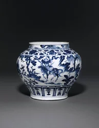Frasco azul e branco excepcionalmente raro e importante, Dinastia Guan Yuan, meados do século 14 (cerâmica) (ver também 469089 a 469092)