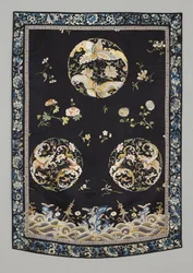 Pendurado, c.1750-1800 (Seda com bordado (ponto cetim), natural
e corantes sintéticos)