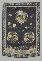 Pendurado, c.1750-1800 (Seda com bordado (ponto cetim), natural
e corantes sintéticos)