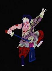 Personagem masculino praticando arte marcial com uma espada. Corte de papel pintado ou "Jian Zhi", arte popular chinesa, Pekin.