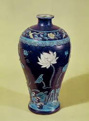 Vaso Ming com decoração tricolor (porcelana)