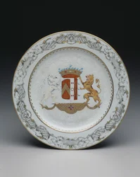 Prato com brasão, c.1740 (porcelana com esmaltes coloridos e grisaille)