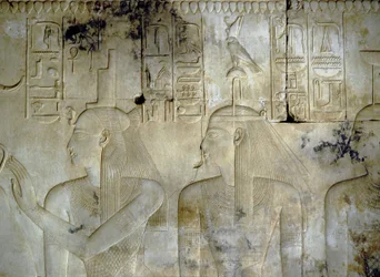 ABYDOS: Templo de Seti (Sethi) I, as deusas que acompanham o Faraó.