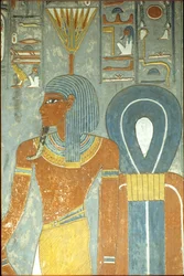 Antigo Egipto, Pintura, Túmulo de Horemheb, Tebas 18ª dinastia, Deus Nefertum e Nó de Ísis, Nefertum ou Nefertem com um toucado de nenúfar ou lótus (foto)