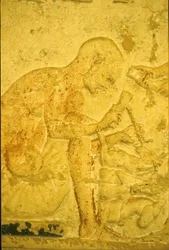 Antigo Egipto, Escultura/Pintura mural, Túmulo de Petosiris, Tuna el Gebel, 300 a.C., Escultor (foto)